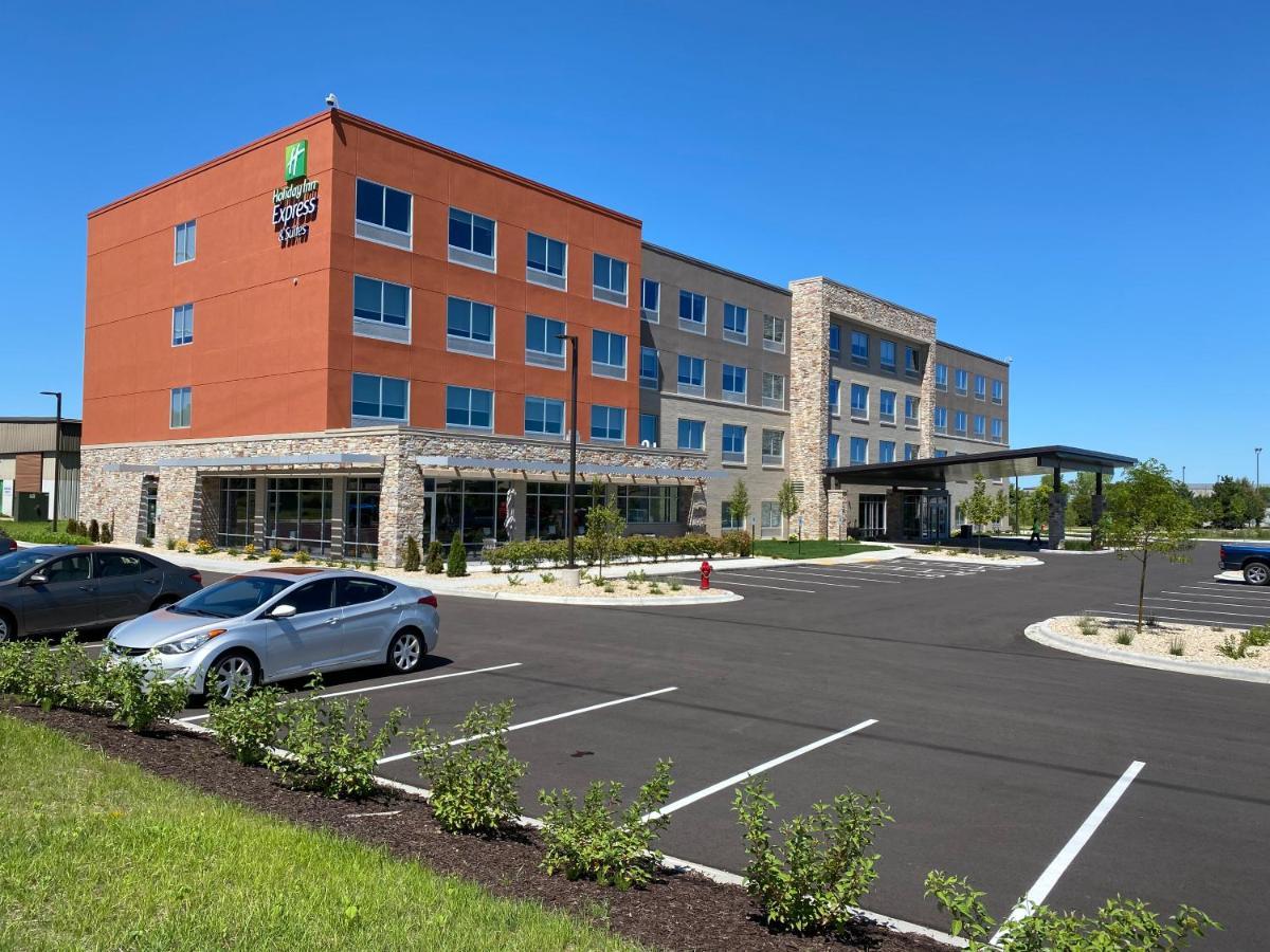 Holiday Inn Express & Suites - Madison West - Middleton By Ihg Экстерьер фото