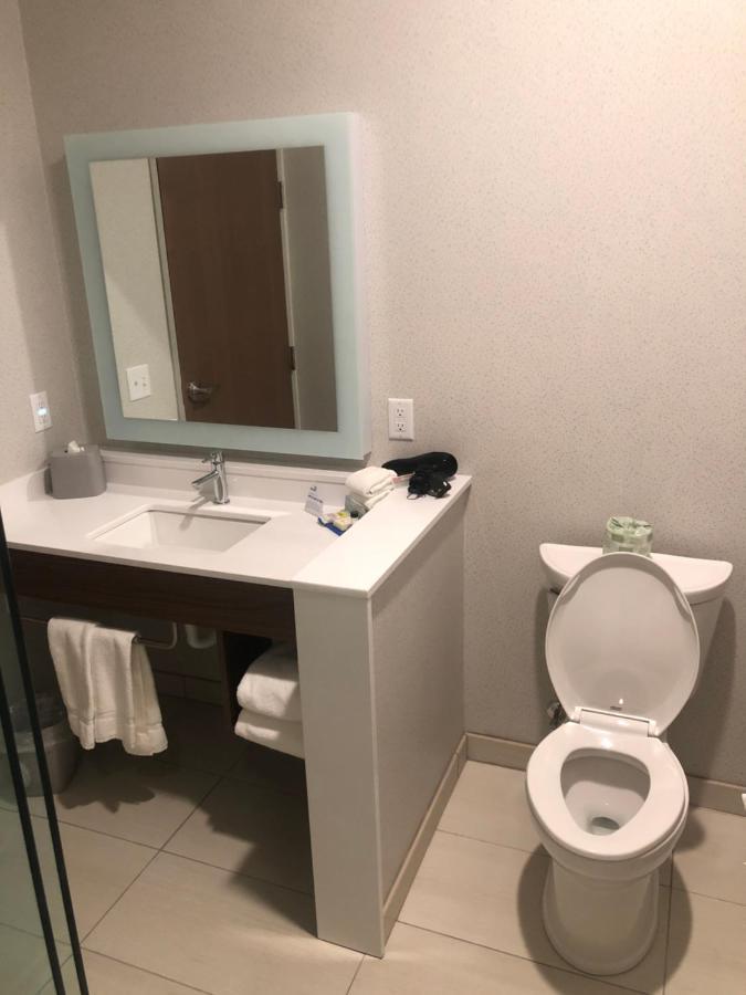 Holiday Inn Express & Suites - Madison West - Middleton By Ihg Экстерьер фото