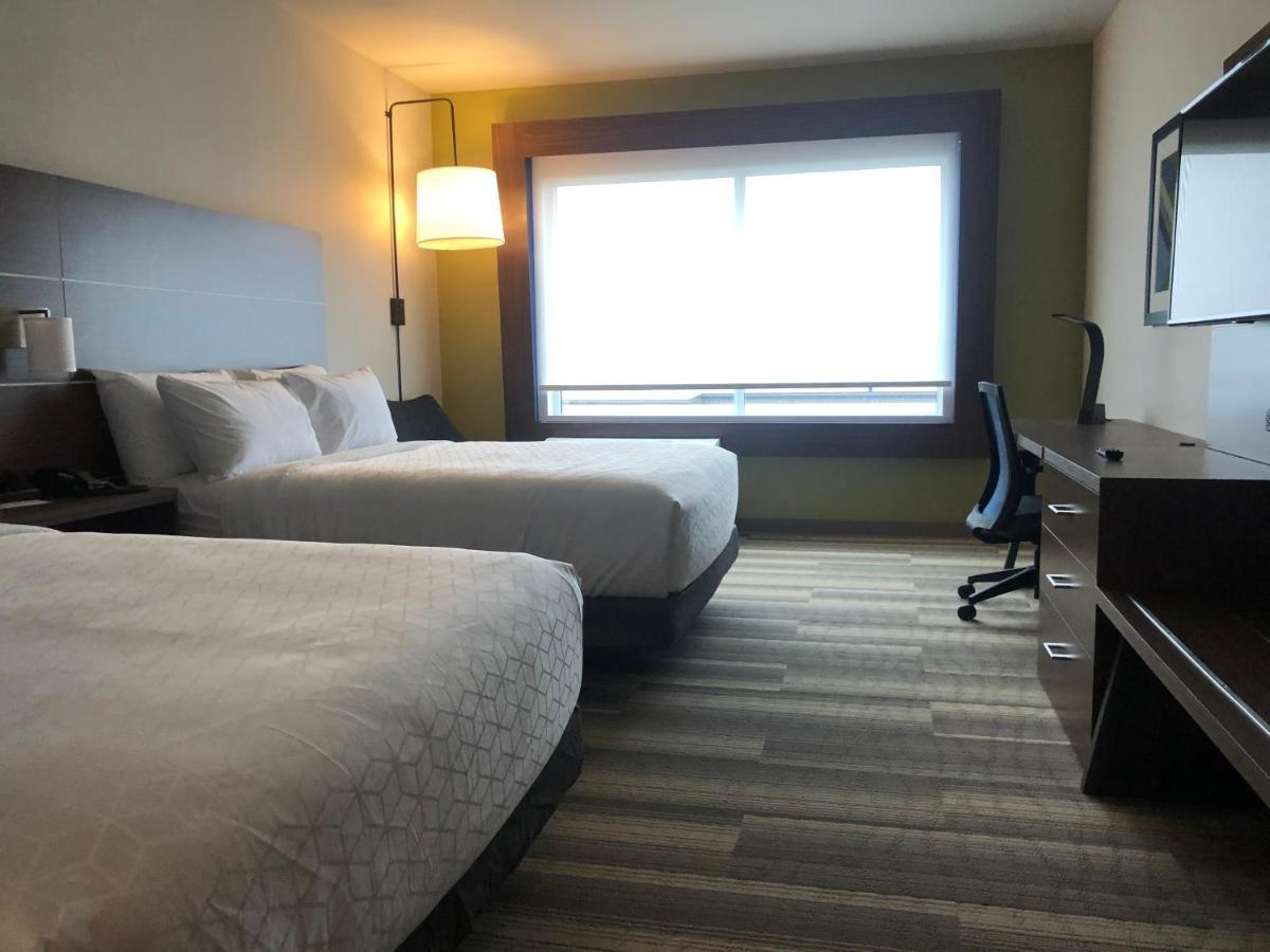 Holiday Inn Express & Suites - Madison West - Middleton By Ihg Экстерьер фото