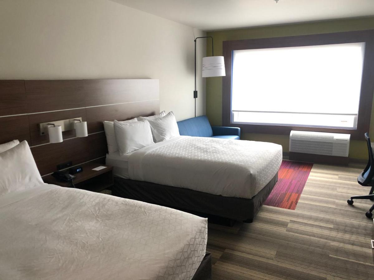 Holiday Inn Express & Suites - Madison West - Middleton By Ihg Экстерьер фото