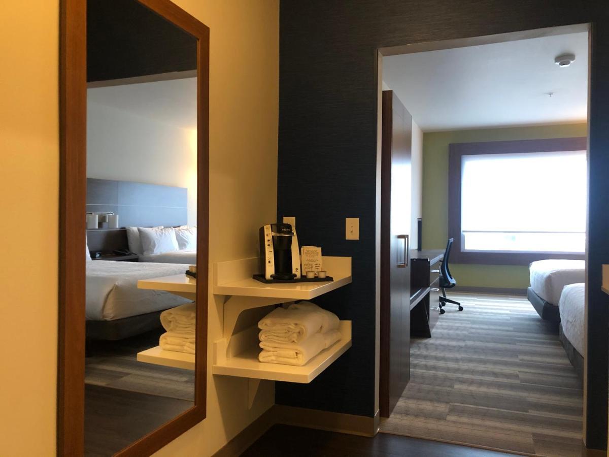Holiday Inn Express & Suites - Madison West - Middleton By Ihg Экстерьер фото