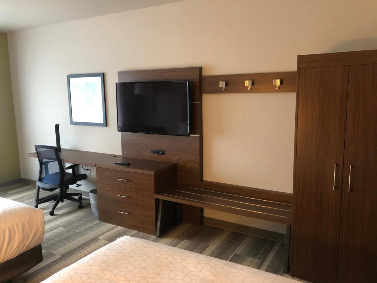 Holiday Inn Express & Suites - Madison West - Middleton By Ihg Экстерьер фото