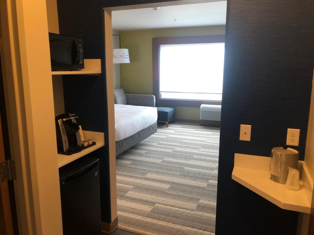 Holiday Inn Express & Suites - Madison West - Middleton By Ihg Экстерьер фото