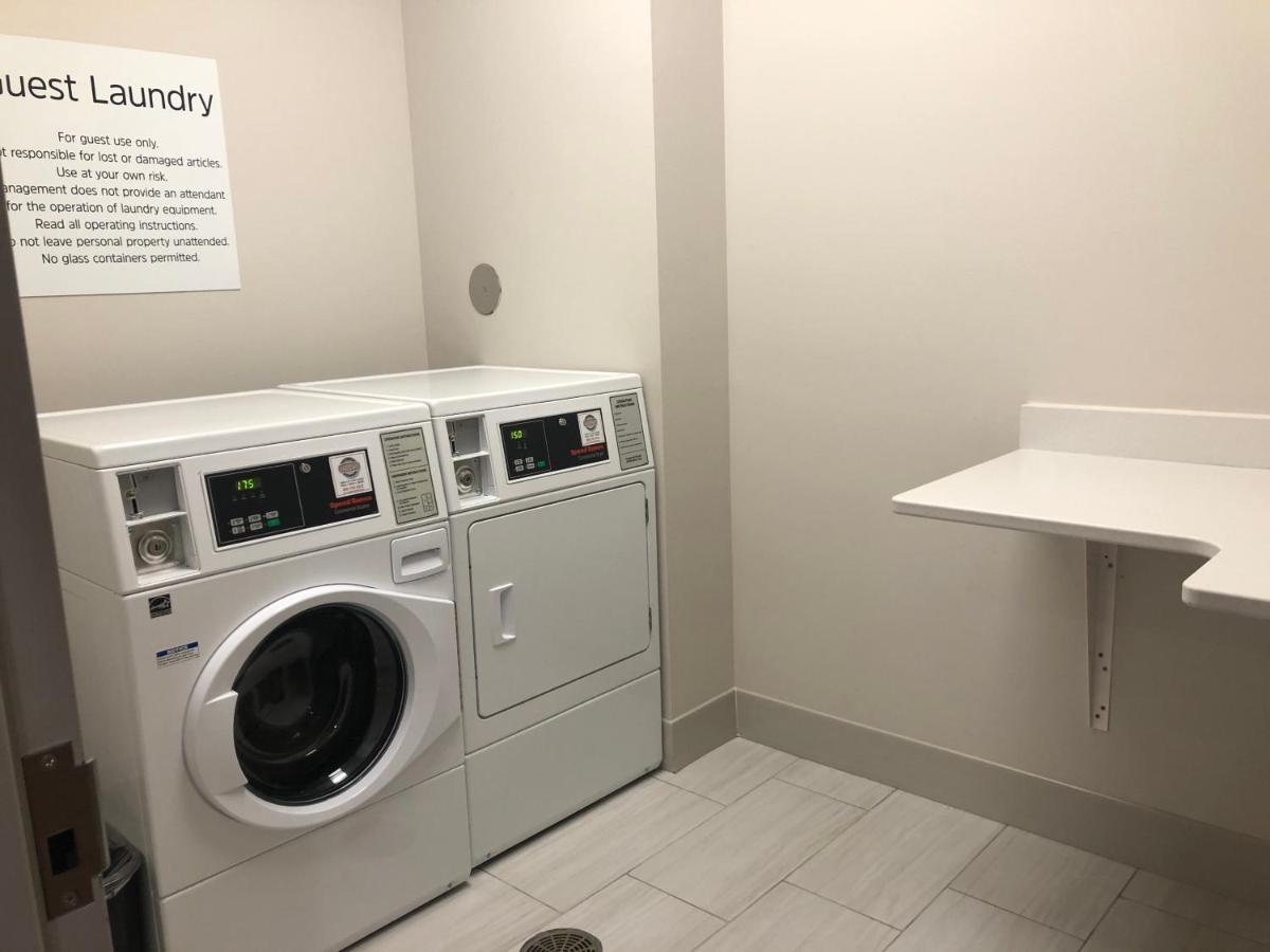 Holiday Inn Express & Suites - Madison West - Middleton By Ihg Экстерьер фото