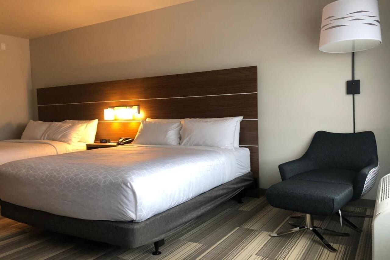 Holiday Inn Express & Suites - Madison West - Middleton By Ihg Экстерьер фото