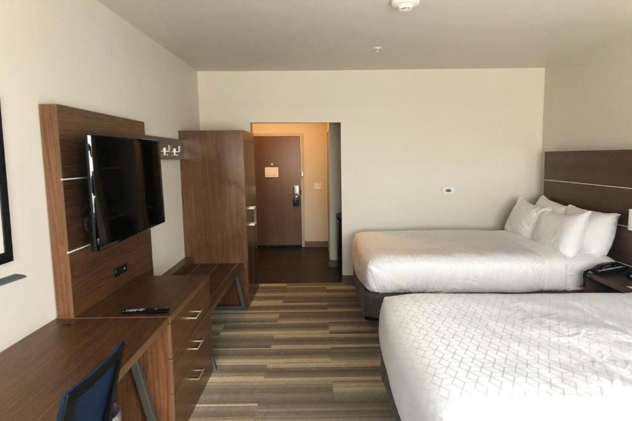 Holiday Inn Express & Suites - Madison West - Middleton By Ihg Экстерьер фото