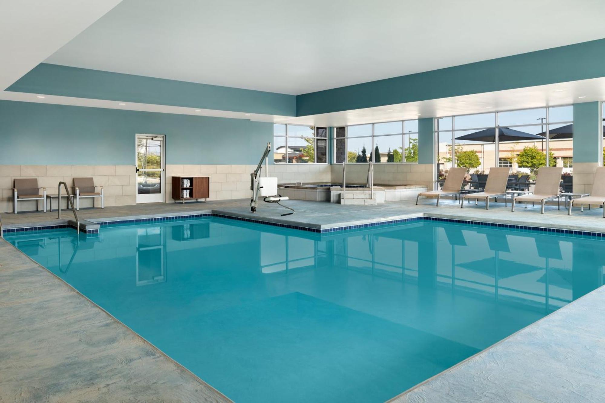 Holiday Inn Express & Suites - Madison West - Middleton By Ihg Экстерьер фото