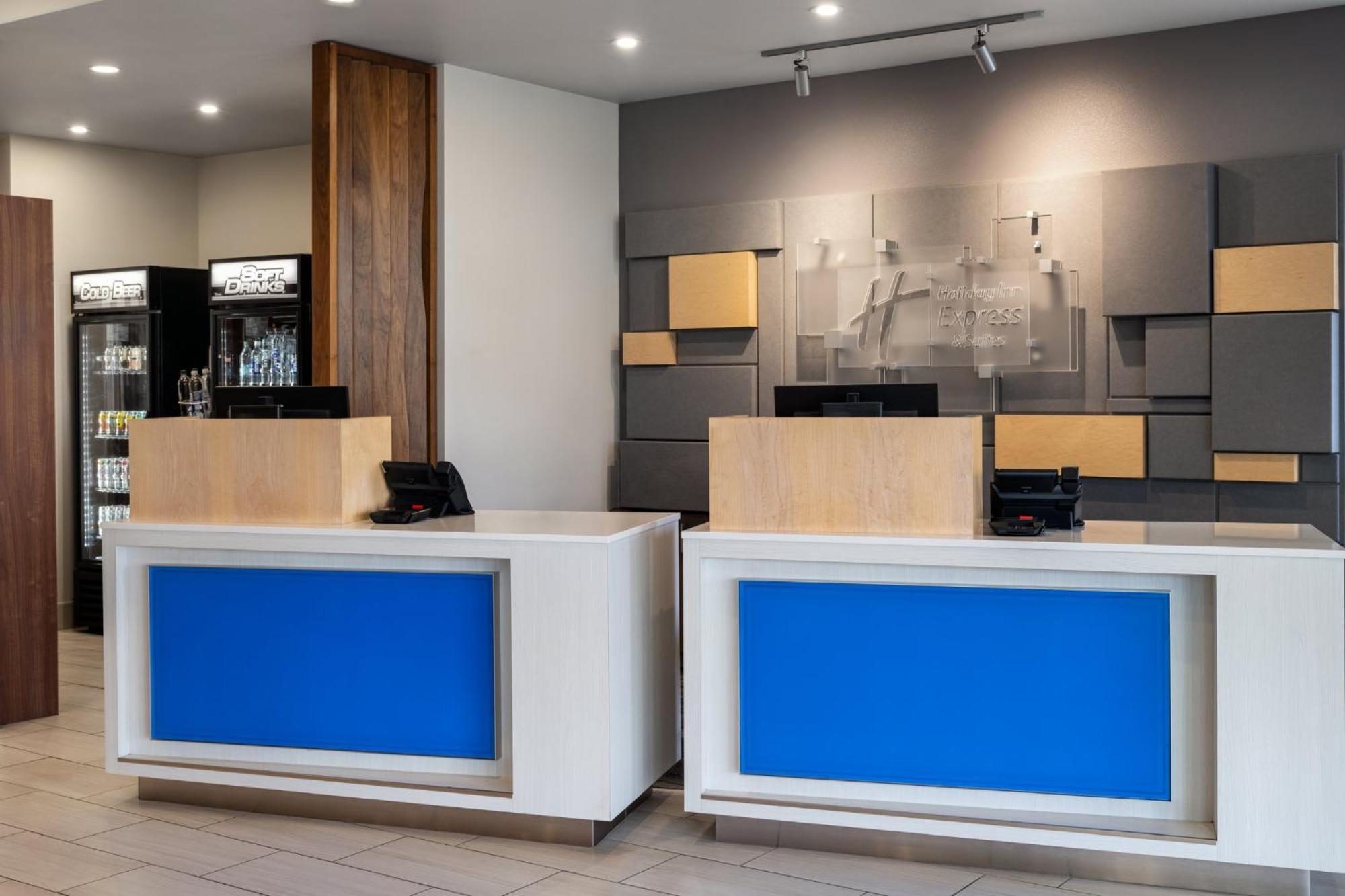 Holiday Inn Express & Suites - Madison West - Middleton By Ihg Экстерьер фото