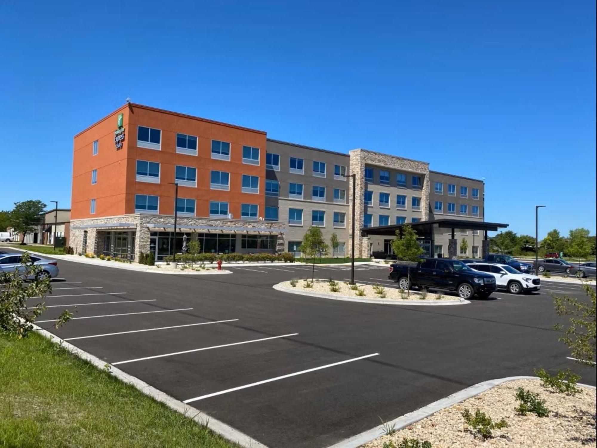 Holiday Inn Express & Suites - Madison West - Middleton By Ihg Экстерьер фото